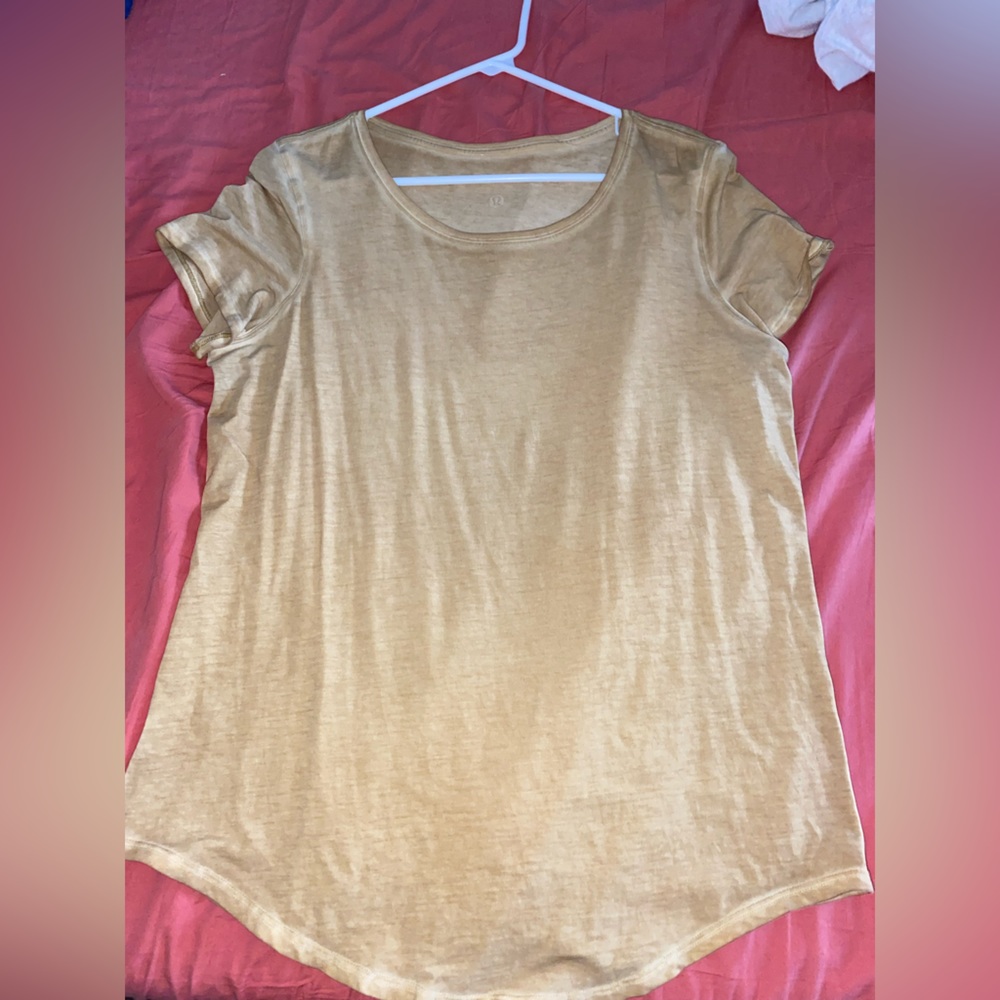 Lululemon tshirt